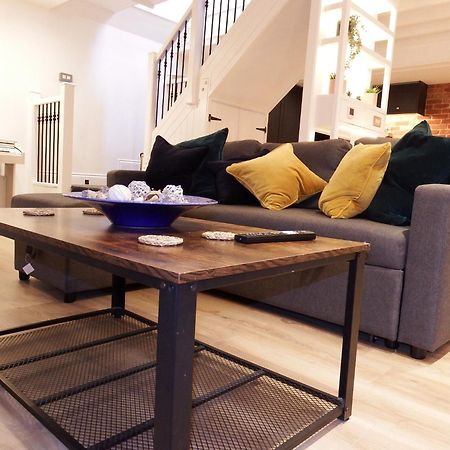 Newly Renovated Stunning Warehouse Apartment ボーンマス エクステリア 写真