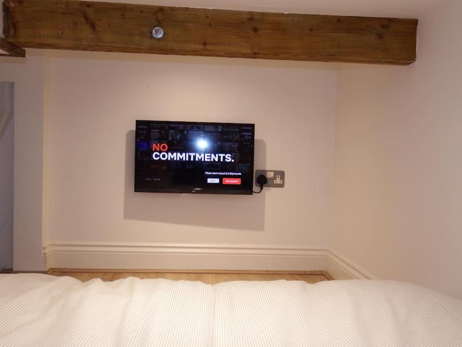 Newly Renovated Stunning Warehouse Apartment ボーンマス エクステリア 写真