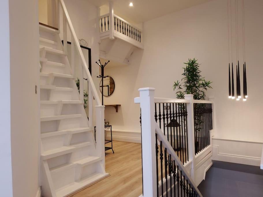 Newly Renovated Stunning Warehouse Apartment ボーンマス エクステリア 写真