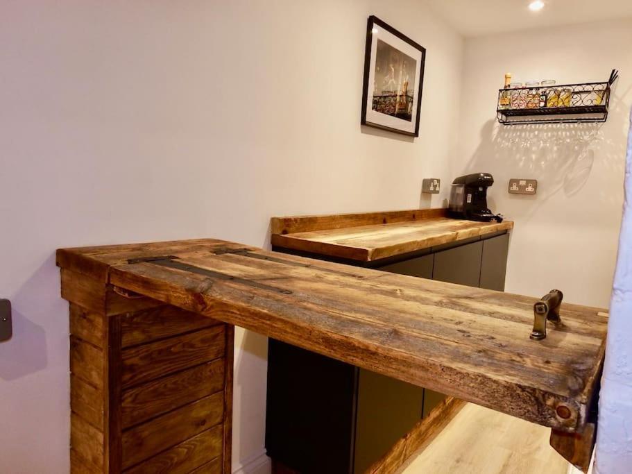 Newly Renovated Stunning Warehouse Apartment ボーンマス エクステリア 写真