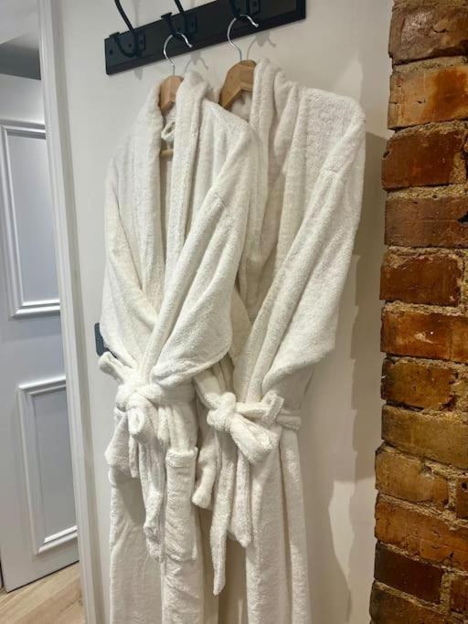 Newly Renovated Stunning Warehouse Apartment ボーンマス エクステリア 写真