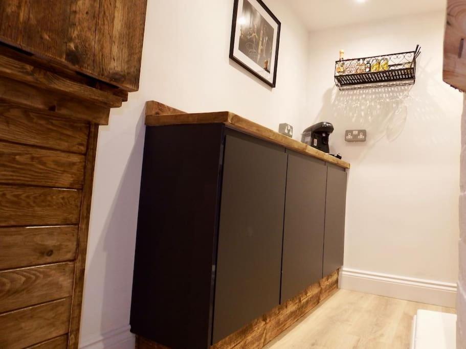 Newly Renovated Stunning Warehouse Apartment ボーンマス エクステリア 写真