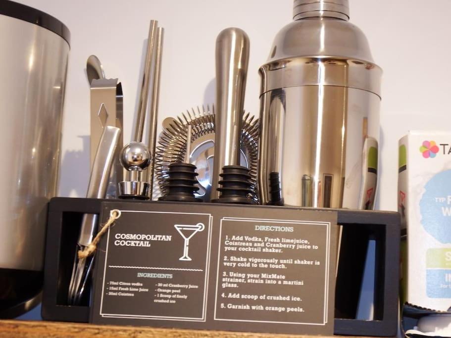 Newly Renovated Stunning Warehouse Apartment ボーンマス エクステリア 写真