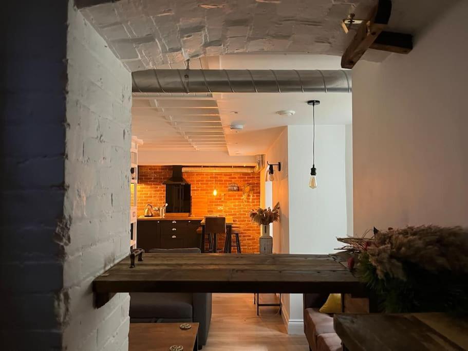 Newly Renovated Stunning Warehouse Apartment ボーンマス エクステリア 写真