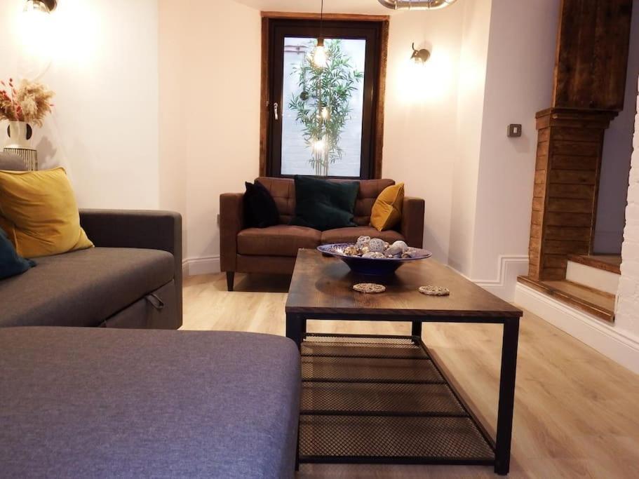 Newly Renovated Stunning Warehouse Apartment ボーンマス エクステリア 写真