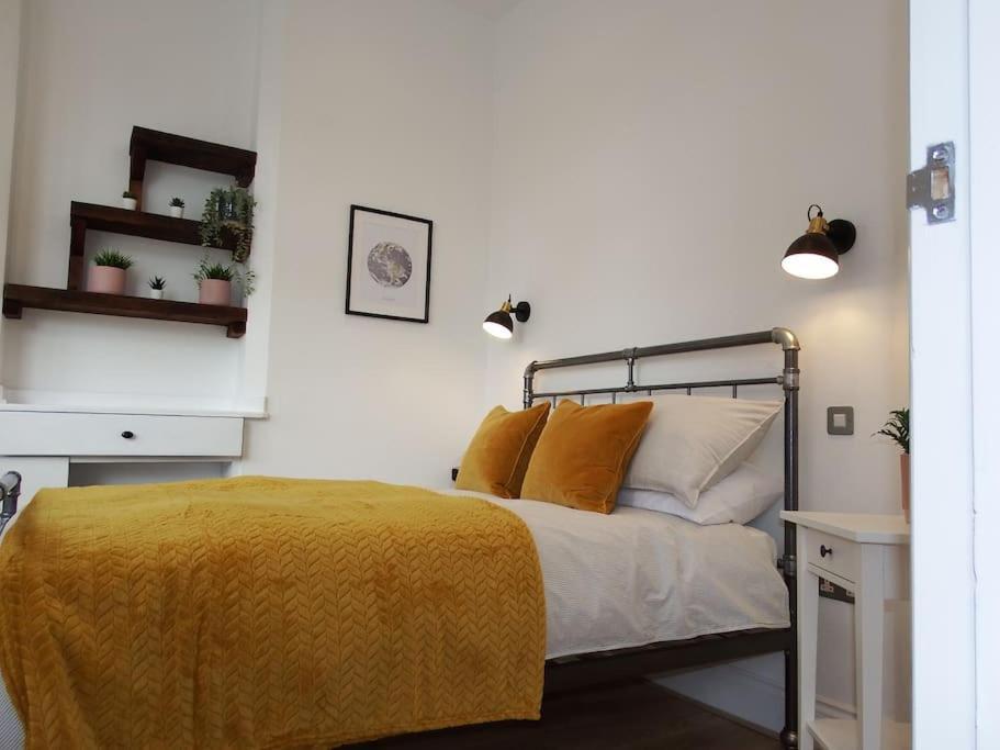 Newly Renovated Stunning Warehouse Apartment ボーンマス エクステリア 写真