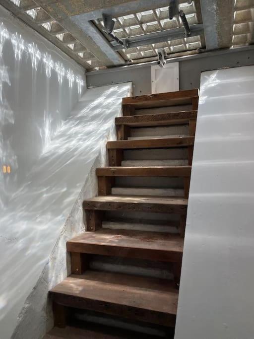 Newly Renovated Stunning Warehouse Apartment ボーンマス エクステリア 写真