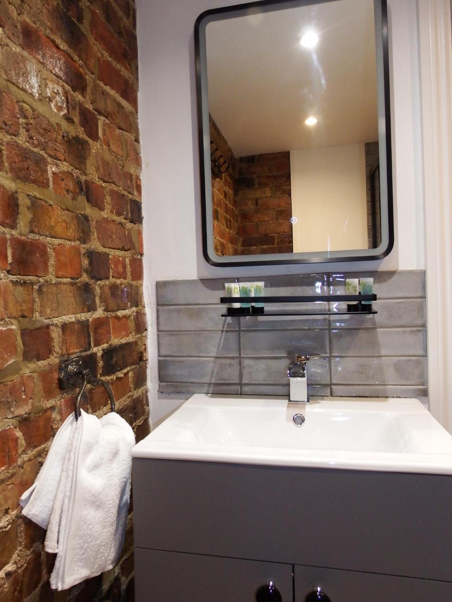 Newly Renovated Stunning Warehouse Apartment ボーンマス エクステリア 写真