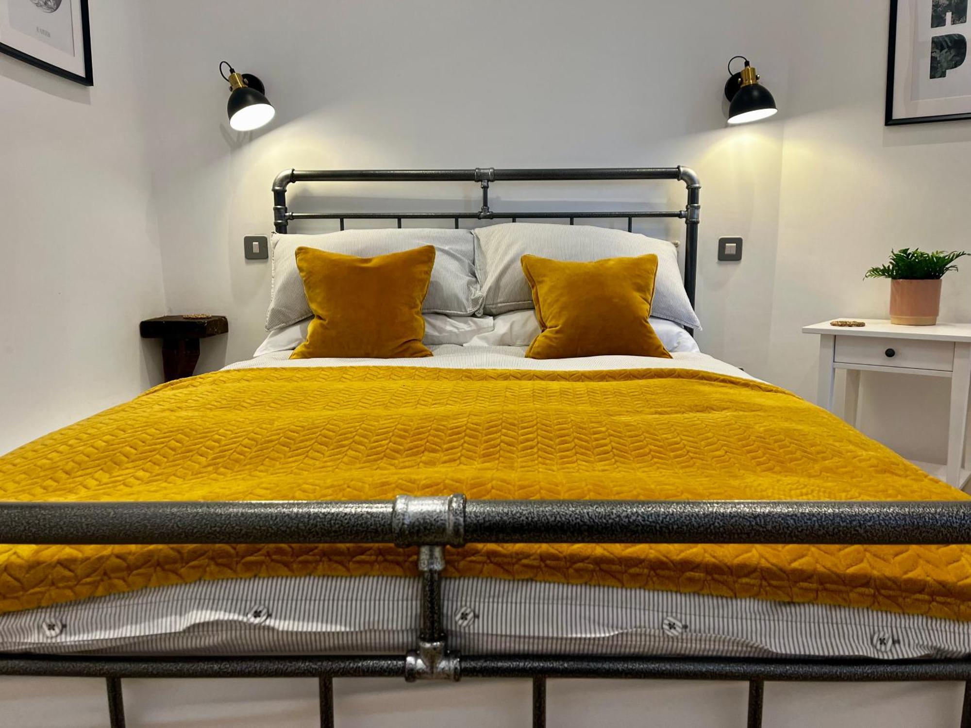 Newly Renovated Stunning Warehouse Apartment ボーンマス エクステリア 写真