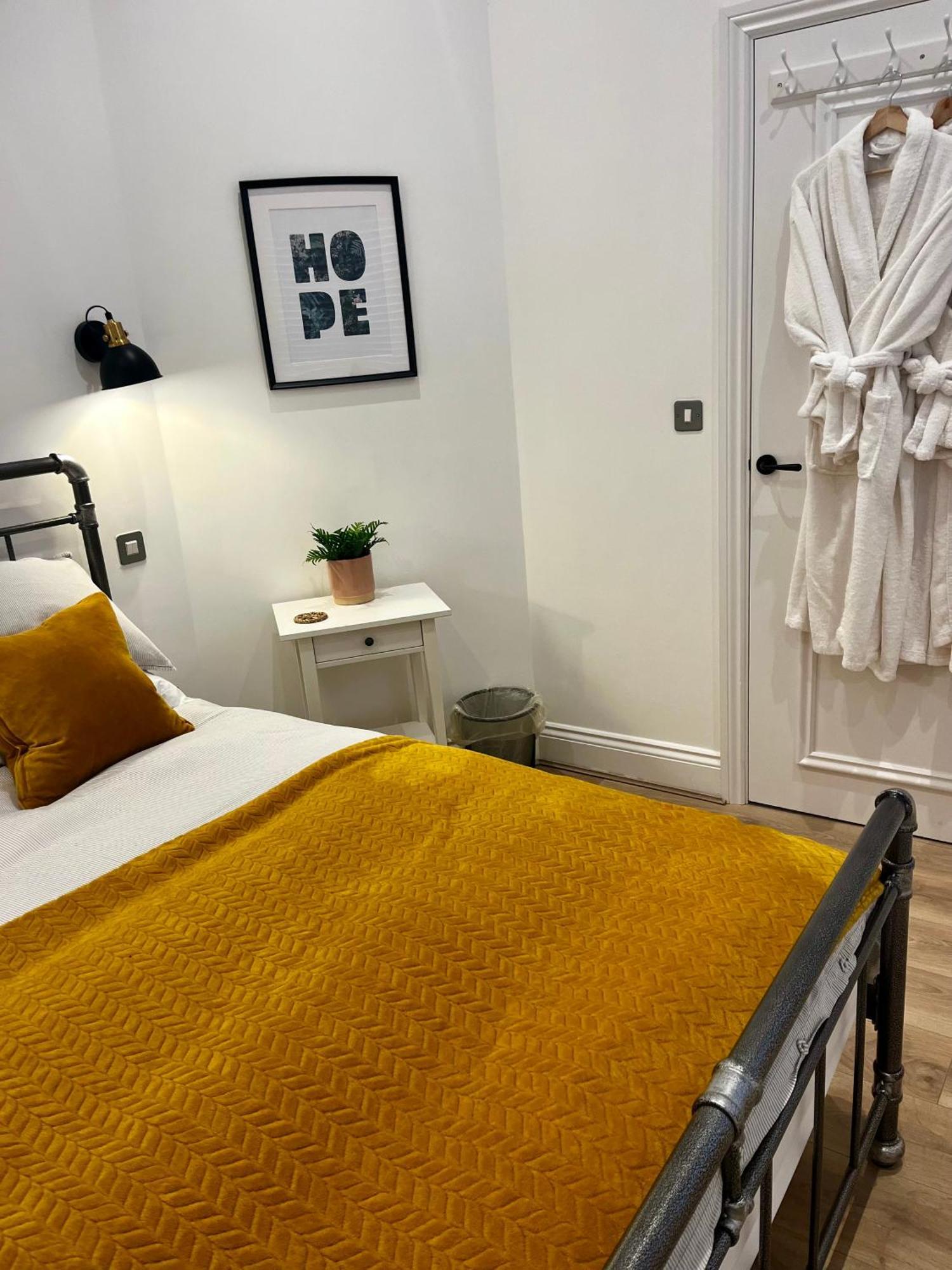 Newly Renovated Stunning Warehouse Apartment ボーンマス エクステリア 写真